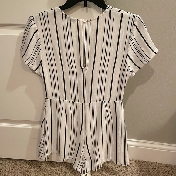 Lush Nautical Romper - Picture 2 of 3